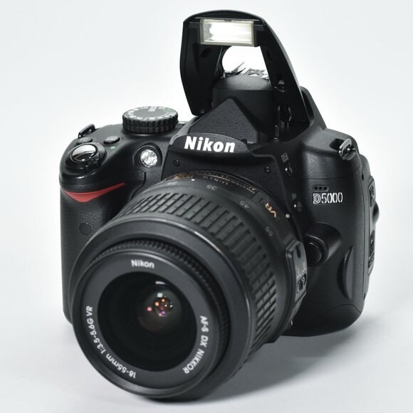 Nikon D5000 Digital SLR Camera 12.3MP 18-55mm Lens HD Video 6246 Clicks 32GB SD - Picture 2 of 16